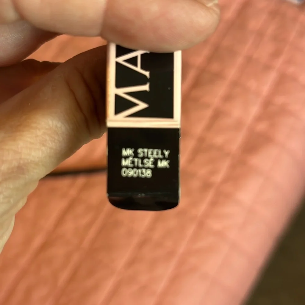 Mary Kay eyeliner in color steely it’s a dark gray color Brand new in box unused